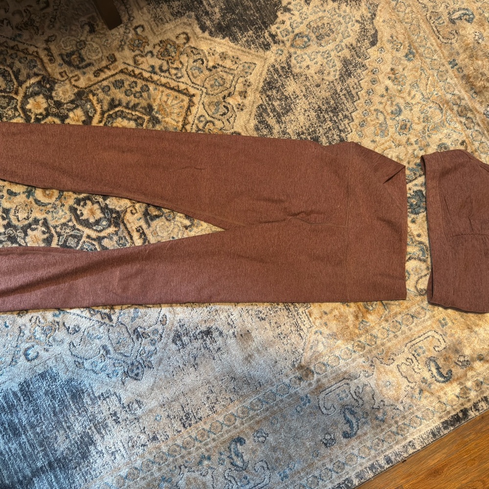 Vuori Brown Leggings and Matching Knit Hat